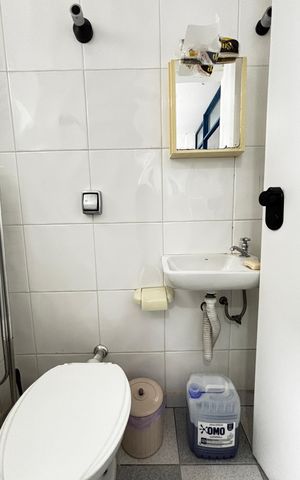 Apartamento à venda com 190m², 4 quartos e 3 vagas Apartamento à venda com 190m², 4 quartos e 3 vagasÁrea de Serviço - Banheiro