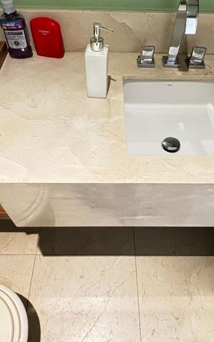 Apartamento à venda com 190m², 4 quartos e 3 vagas Apartamento à venda com 190m², 4 quartos e 3 vagasLavabo