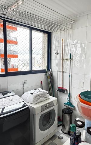 Apartamento à venda com 190m², 4 quartos e 3 vagas Apartamento à venda com 190m², 4 quartos e 3 vagasÁrea de Serviço