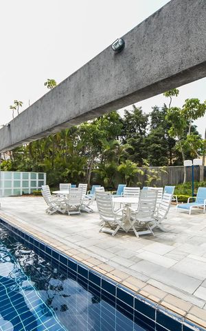 Apartamento à venda com 190m², 4 quartos e 3 vagas Apartamento à venda com 190m², 4 quartos e 3 vagasPiscina