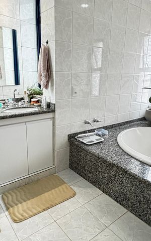 Apartamento à venda com 190m², 4 quartos e 3 vagas Apartamento à venda com 190m², 4 quartos e 3 vagasBanheiro da Suíte