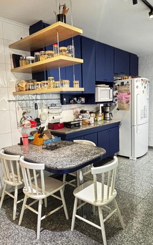 Apartamento à venda com 190m², 4 quartos e 3 vagas Apartamento à venda com 190m², 4 quartos e 3 vagasCozinha