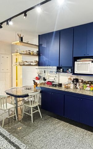 Apartamento à venda com 190m², 4 quartos e 3 vagas Apartamento à venda com 190m², 4 quartos e 3 vagasCozinha