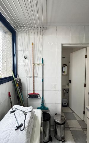 Apartamento à venda com 190m², 4 quartos e 3 vagas Apartamento à venda com 190m², 4 quartos e 3 vagasÁrea de Serviço