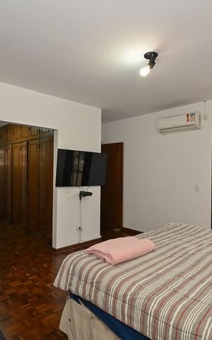 Casa à venda com 280m², 4 quartos e 2 vagasSuíte 4