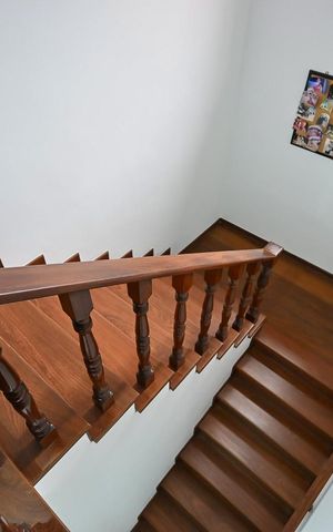 Casa à venda com 280m², 4 quartos e 2 vagasEscada