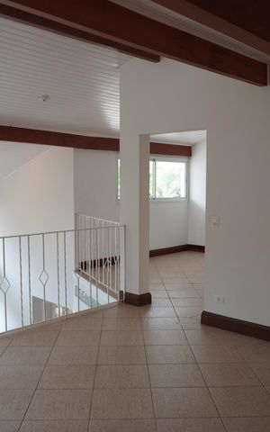 Casa de condomínio para alugar com 400m², 2 quartos e 4 vagasSala íntima - Piso superior
