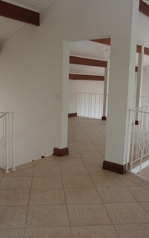 Casa de condomínio para alugar com 400m², 2 quartos e 4 vagasSala íntima - Piso superior