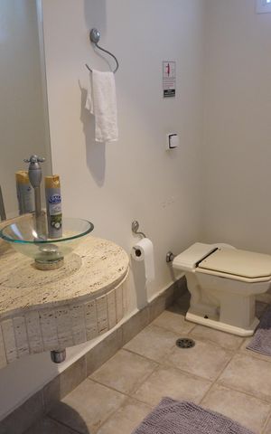 Casa de condomínio para alugar com 400m², 2 quartos e 4 vagasLavabo