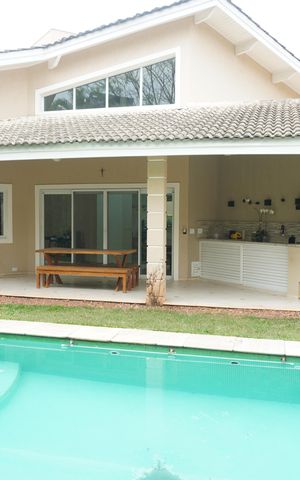 Casa de condomínio para alugar com 400m², 2 quartos e 4 vagasPiscina