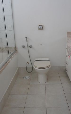 Casa de condomínio para alugar com 400m², 2 quartos e 4 vagasBanheiro - Suite3