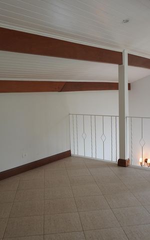 Casa de condomínio para alugar com 400m², 2 quartos e 4 vagasSala íntima - Piso superior