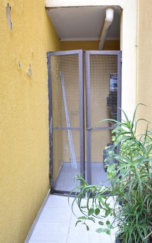 Casa à venda com 220m², 4 quartos e 4 vagasLATERAL