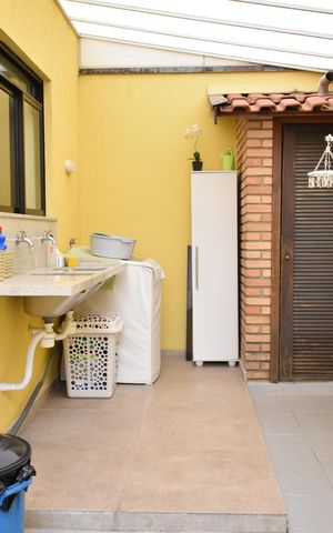 Casa à venda com 220m², 4 quartos e 4 vagasAREA DE SERVIÇO