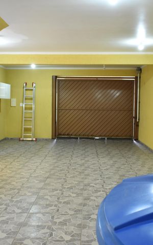 Casa à venda com 220m², 4 quartos e 4 vagasGARAGEM