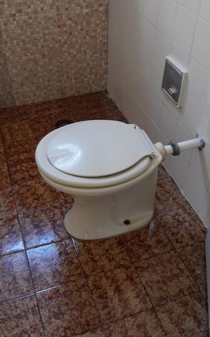 Casa à venda com 270m², 4 quartos e 2 vagasBanheiro 2