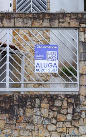 Casa para alugar com 111m², 3 quartos e 2 vagasPlaca GRANDE instalada no portão do imóvel, dia 02.10.2026 - Código da placa: HVTG-224