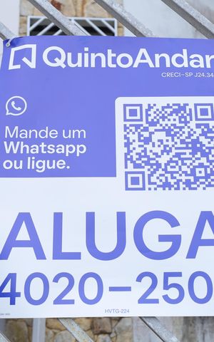Casa para alugar com 111m², 3 quartos e 2 vagasPlaca GRANDE instalada no portão do imóvel, dia 02.10.2026 - Código da placa: HVTG-224