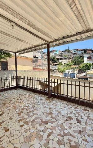 Casa à venda com 140m², 4 quartos e 5 vagas Casa à venda com 140m², 4 quartos e 5 vagasVaranda
