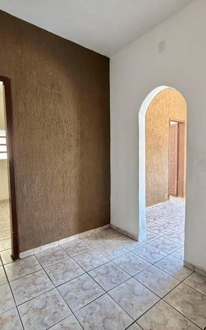 Casa à venda com 140m², 4 quartos e 5 vagas Casa à venda com 140m², 4 quartos e 5 vagasSala
