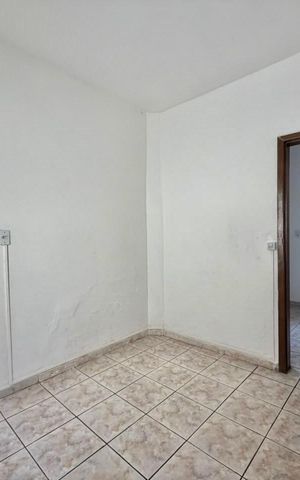 Casa à venda com 140m², 4 quartos e 5 vagas Casa à venda com 140m², 4 quartos e 5 vagasQuarto