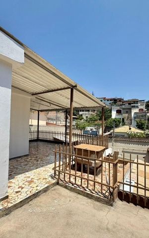 Casa à venda com 140m², 4 quartos e 5 vagas Casa à venda com 140m², 4 quartos e 5 vagasVaranda