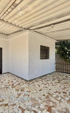 Casa à venda com 140m², 4 quartos e 5 vagas Casa à venda com 140m², 4 quartos e 5 vagasVaranda