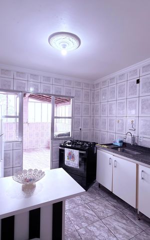 Casa à venda com 225m², 6 quartos e 1 vaga Casa à venda com 225m², 6 quartos e 1 vagaCozinha
