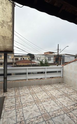 Casa à venda com 225m², 6 quartos e 1 vaga Casa à venda com 225m², 6 quartos e 1 vagaVaranda