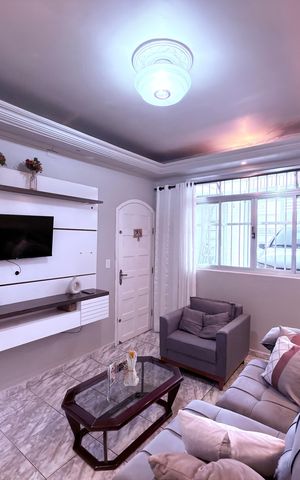 Casa à venda com 225m², 6 quartos e 1 vaga Casa à venda com 225m², 6 quartos e 1 vagaSala