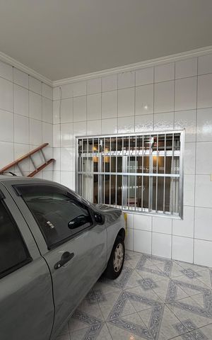 Casa à venda com 225m², 6 quartos e 1 vaga Casa à venda com 225m², 6 quartos e 1 vagaGaragem