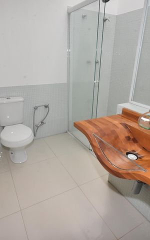 Casa à venda com 250m², 3 quartos e 10 vagasBanheiro da Suíte