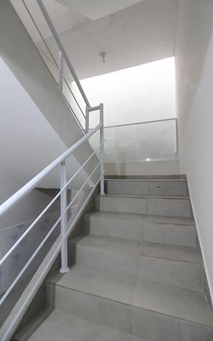 Apartamento para alugar com 60m², 2 quartos e sem vagaescada de acesso