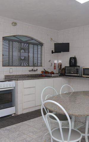 Casa à venda com 500m², 3 quartos e 3 vagas Casa à venda com 500m², 3 quartos e 3 vagasCozinha