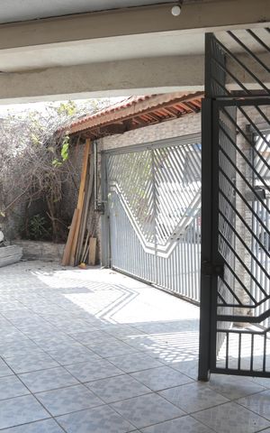 Casa à venda com 500m², 3 quartos e 3 vagas Casa à venda com 500m², 3 quartos e 3 vagasÁrea externa