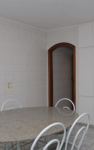 Casa à venda com 500m², 3 quartos e 3 vagas Casa à venda com 500m², 3 quartos e 3 vagasCozinha