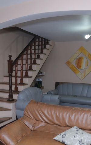Casa à venda com 500m², 3 quartos e 3 vagas Casa à venda com 500m², 3 quartos e 3 vagasSala