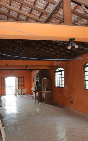 Casa à venda com 500m², 3 quartos e 3 vagas Casa à venda com 500m², 3 quartos e 3 vagasÁrea externa