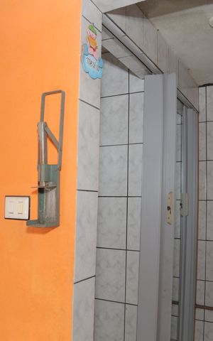 Casa à venda com 500m², 3 quartos e 3 vagas Casa à venda com 500m², 3 quartos e 3 vagasBanheiro externo