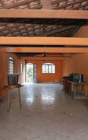 Casa à venda com 500m², 3 quartos e 3 vagas Casa à venda com 500m², 3 quartos e 3 vagasÁrea externa