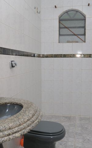 Casa à venda com 500m², 3 quartos e 3 vagas Casa à venda com 500m², 3 quartos e 3 vagasBanheiro social 2