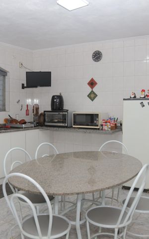 Casa à venda com 500m², 3 quartos e 3 vagas Casa à venda com 500m², 3 quartos e 3 vagasCozinha