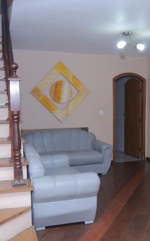Casa à venda com 500m², 3 quartos e 3 vagas Casa à venda com 500m², 3 quartos e 3 vagasSala