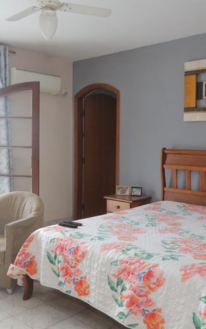 Casa à venda com 500m², 3 quartos e 3 vagas Casa à venda com 500m², 3 quartos e 3 vagasSuíte