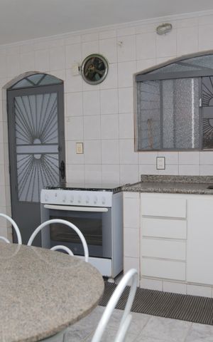 Casa à venda com 500m², 3 quartos e 3 vagas Casa à venda com 500m², 3 quartos e 3 vagasCozinha