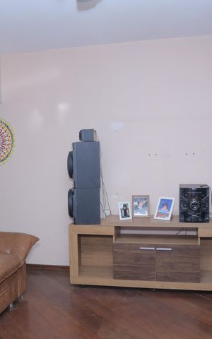 Casa à venda com 500m², 3 quartos e 3 vagas Casa à venda com 500m², 3 quartos e 3 vagasSala