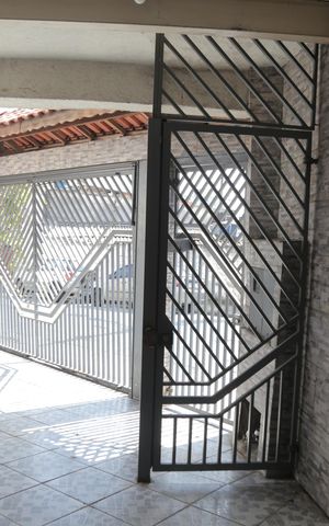 Casa à venda com 500m², 3 quartos e 3 vagas Casa à venda com 500m², 3 quartos e 3 vagasÁrea externa