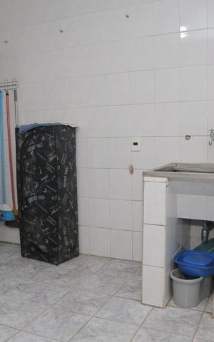 Casa à venda com 500m², 3 quartos e 3 vagas Casa à venda com 500m², 3 quartos e 3 vagasÁrea de Serviço