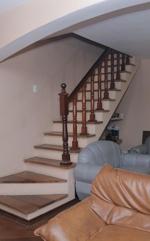 Casa à venda com 500m², 3 quartos e 3 vagas Casa à venda com 500m², 3 quartos e 3 vagasSala