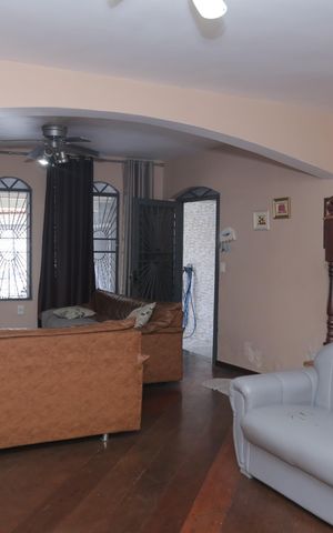 Casa à venda com 500m², 3 quartos e 3 vagas Casa à venda com 500m², 3 quartos e 3 vagasSala
